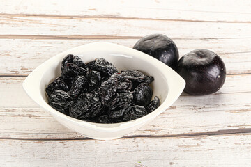 Dry prunes in thw bowl
