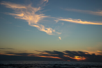 夕陽に輝く海
