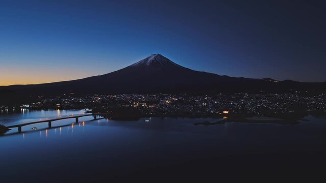 早朝の富士山_冠雪_河口湖上空_4K_ドローン空撮