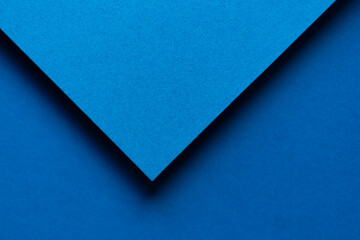 重なる青色の画用紙の背景