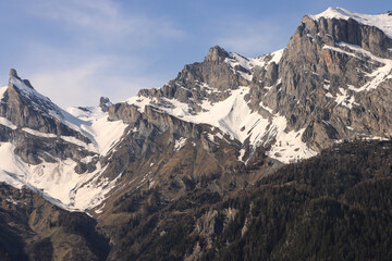Majestätische Gipfel über Ovronnaz (Unterwallis); Blick von Süden auf Dent de Chamonsentze...