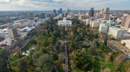 Naklejka premium California State Capitol building and park in downtown Sacramento, California, United States.