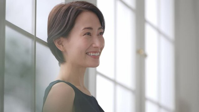 女性