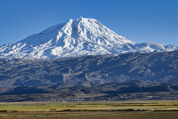 Fototapeta premium View over the snowcapped Mount Ararat, Dogubayazit, Turkey