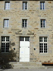 Fototapeta na wymiar Maison en pierre à saint-pol-de-léon