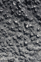 sfondo pietra superficie dura nera, grigia, terreno con avvallamenti, foto dall'alto, tipo montagne con la neve