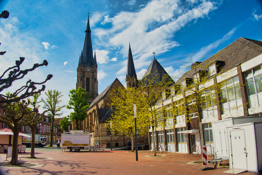Emsdetten im Fr&uuml;hjahr- Blick auf die Kirche