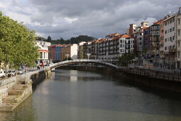 Fototapeta na wymiar River of Bilbao through the old town