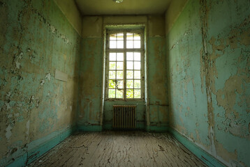 empty room in an old abandoned house