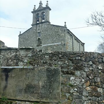 Iglesia parroquial de San Xo&aacute;n de Vilamourel en Paderne, Galicia