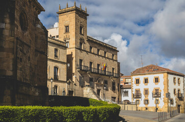 Fototapeta premium Church of San Juan de Rabanera and regional government (Diputacion Provincial) in the spanish city of Soria in the autonomic province of Castilla y Leon
