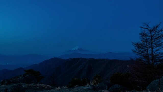 夜明けの富士山
