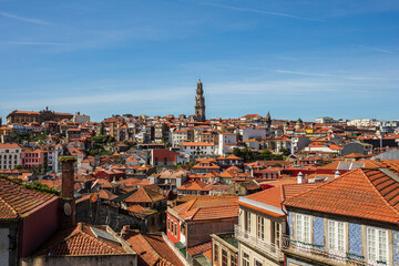 Fototapeta na wymiar Panoramic view of the town of Porto 
