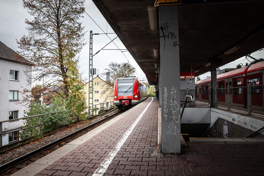 COLOGNE, GERMANY - NOVEMBER 12, 2022: Selective blur on Train entering platform of train station of Koln Nippes Bahnhof, a transportation hub of NRW region of Germany, part a Koln S-bahn Deutsche Bahn