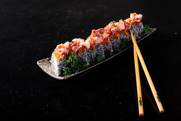 sushi de arroz negro