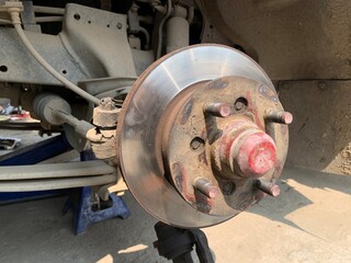 car front wheel disc replace and front bearing repairing