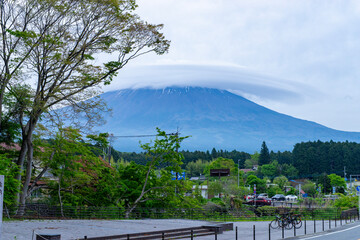 傘のかぶった富士山