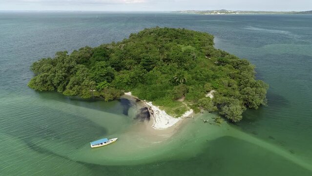 Aerial view of Ilha do Medo (Fear Island), Ba&iacute;a de Todos os Santos - Itaparica, Bahia, Brazil