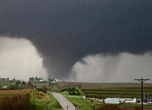 Huge Tornado near Omaha, Nebraska