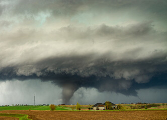 Destructive Tornado near Minden, Iowa