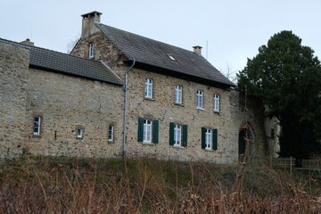 Fototapeta na wymiar FU 2023-03-12 Steinbach 59 Auf dem Damm steht eine alte Festung