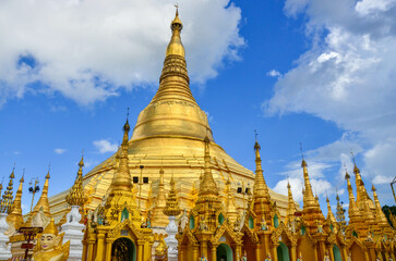 Naklejka premium Golden pagodas