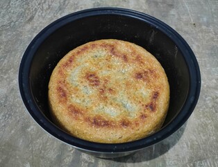 Photo of hardened rice, dry rice on magic com, the rice is dry and then hardens until it turns brownish (burnt rice, crusty rice)