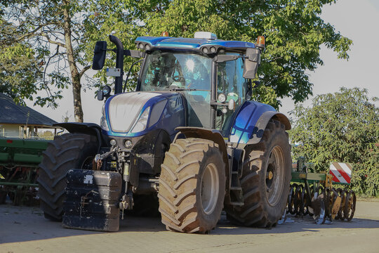 Blauer Traktor, Trecker