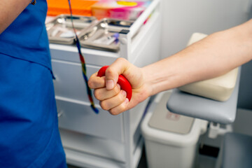 Obraz premium close-up in the clinic a guy pumps blood with a spanner to draw blood healthy life