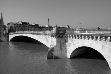 Naklejka premium The Pont de la Tournelle, a famous bridge crossing the Seine in Paris, France . Black and white image.