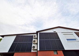 Fototapeta premium a house with solar panels on roof