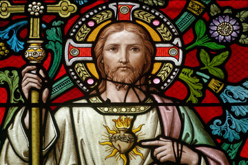 Stained glass window representing the heart of Jesus. Vitrail représentant le coeur de Jésus....