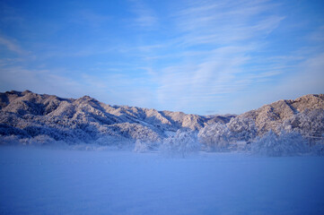 Obraz premium early morning winter mountains
