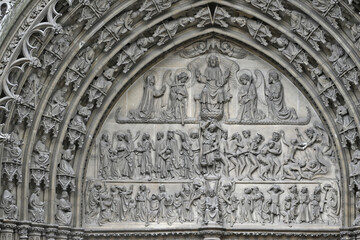 Anversa, la cattedrale di Nostra Signora, dettagli della facciata e del portale - Fiandre, Belgio