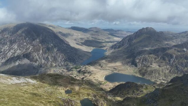Llyn Idwal and Llyn Ogwen - Snowdonia NP, Wales - drone forwards