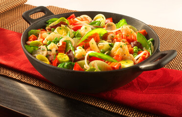 Asia-Gemüsepfanne, Wok, China, Kaiserschoten, Blumenkohl,