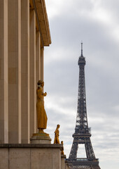Fototapeta na wymiar Fontaine du Jardin du Trocadéro, Esplanade Joseph Wresinski, Eiffel tower in the city of Paris, France.