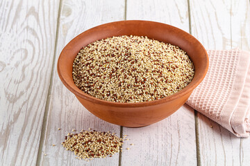 Raw dry quinoa cereal grain
