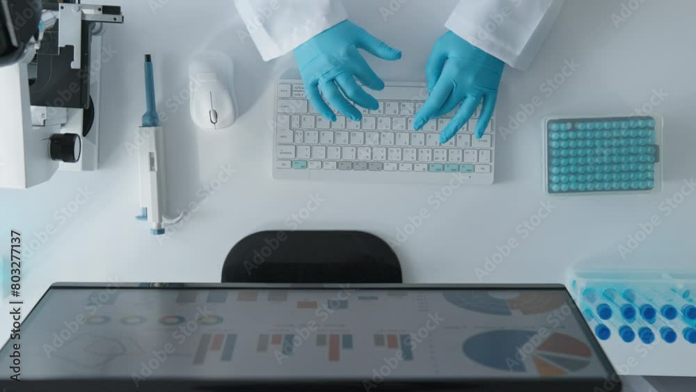 Aufkleber A geneticist in a high-tech laboratory, where each of her experiments is a step towards a new discovery. Under the microscope and at the computer, she studies the genetic mechanisms of treatment and