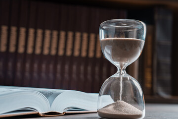 The hourglass on the library table