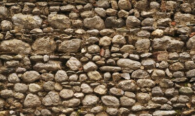 Antico muro in pietra di fiume, Italia