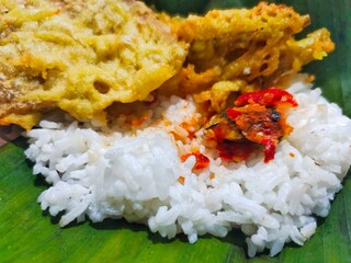 Nasi Kucing is a popular street food menu in Indonesia. There are various variants of side dishes. Mainly rice, sambal, and sliced milkfish. Fried tempeh and fried chicken claws are usually added.