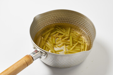 蕗の灰汁抜き　