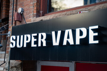 Naklejka premium Super Vape store logo sign. Toronto, Canada - April 29, 2024.