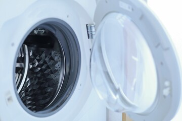 蓋の空いた洗濯機