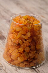 Raisins are made from grapes that go through a drying process. Raisins contain fiber, potassium, iron, minerals and antioxidants. Golden raisin. Kismis.