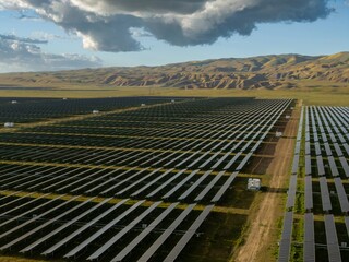 Fototapeta premium Giant solar panel farm. Carrizo National Monument, Santa Margarita, California, United States of America.