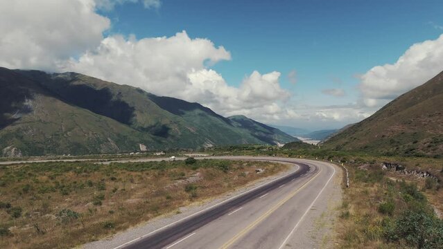 Discovering the twists and turns of Ruta 9 in northern Jujuy. Path to Purmamarca!