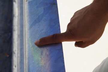 painting the wall and hand