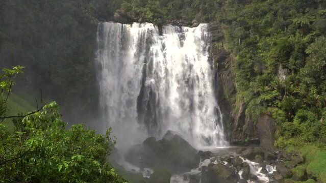 Video of Marokopa Falls in New Zeland